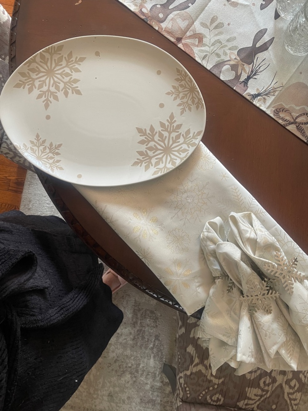 St. Nicholas Square Cream and Gold Snowflake Platter with Napkin Set
